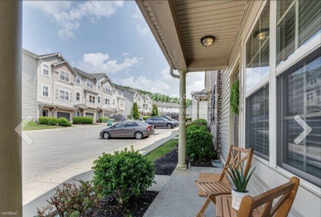 Building Photo - 3 br, 2.5 bath Townhome - 314 Stonecrest W...
