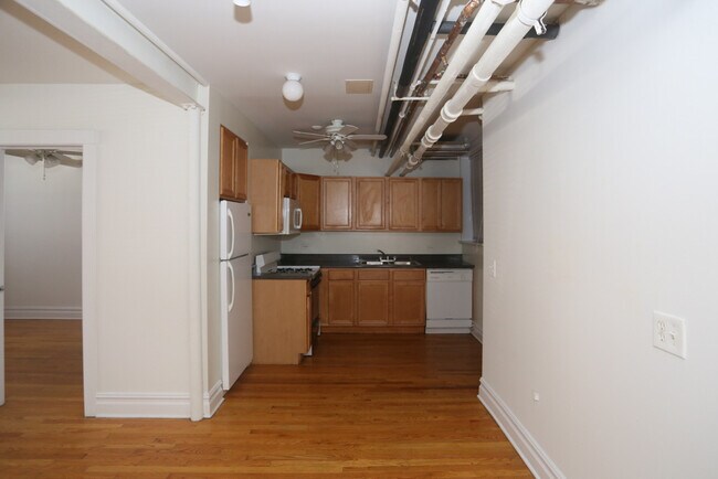 Building Photo - 1424 W Addison St