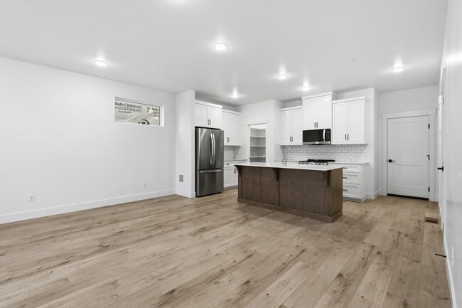 Building Photo - 2152 E Deep Purple Ln