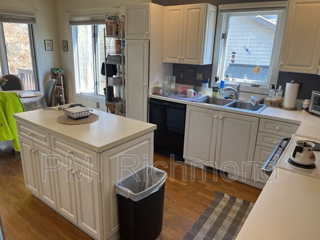 Building Photo - 11418 Hardwood Dr