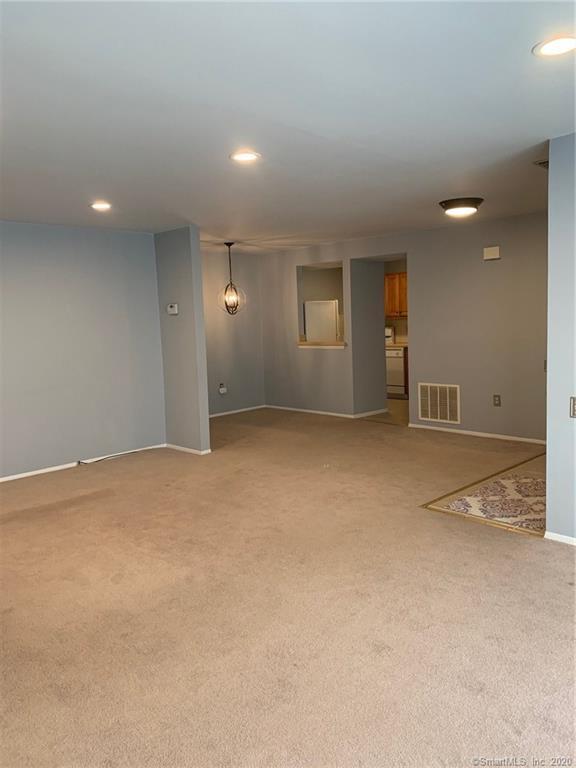 Building Photo - 6 Redwood Ln