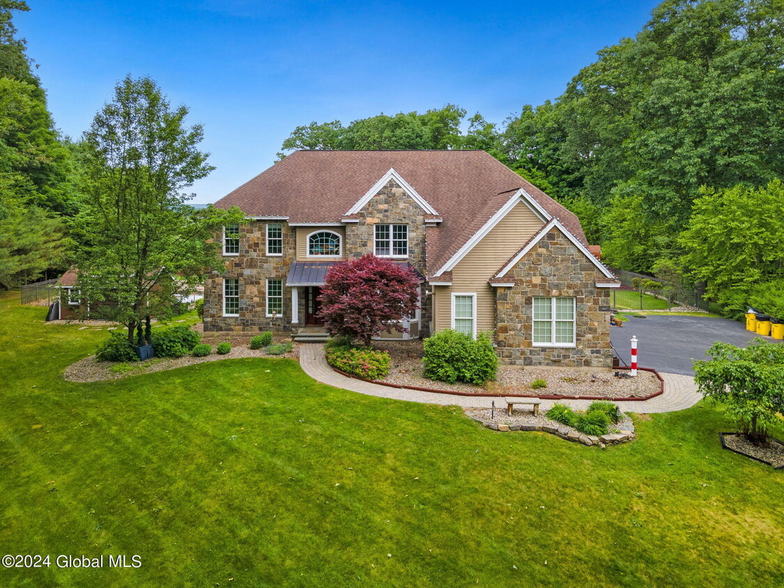 Primary Photo - 29 Beacon Hill Dr