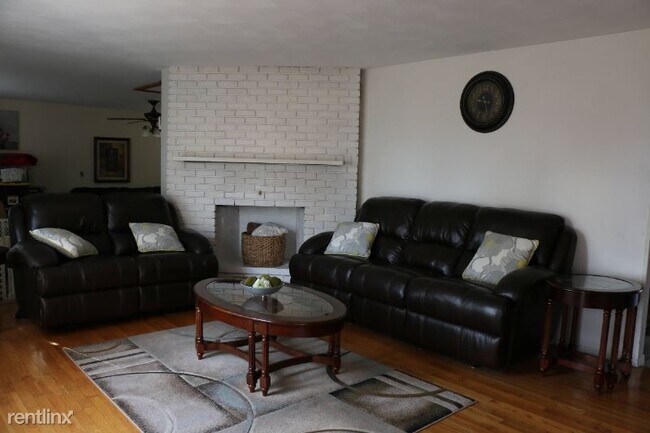 Foto del edificio - 4 br, 1.5 bath House - 29 Maryvale Rd