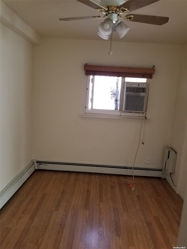 Foto del edificio - 88-5 N Conduit Ave