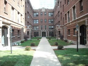 Primary Photo - 512 W Cornelia Ave