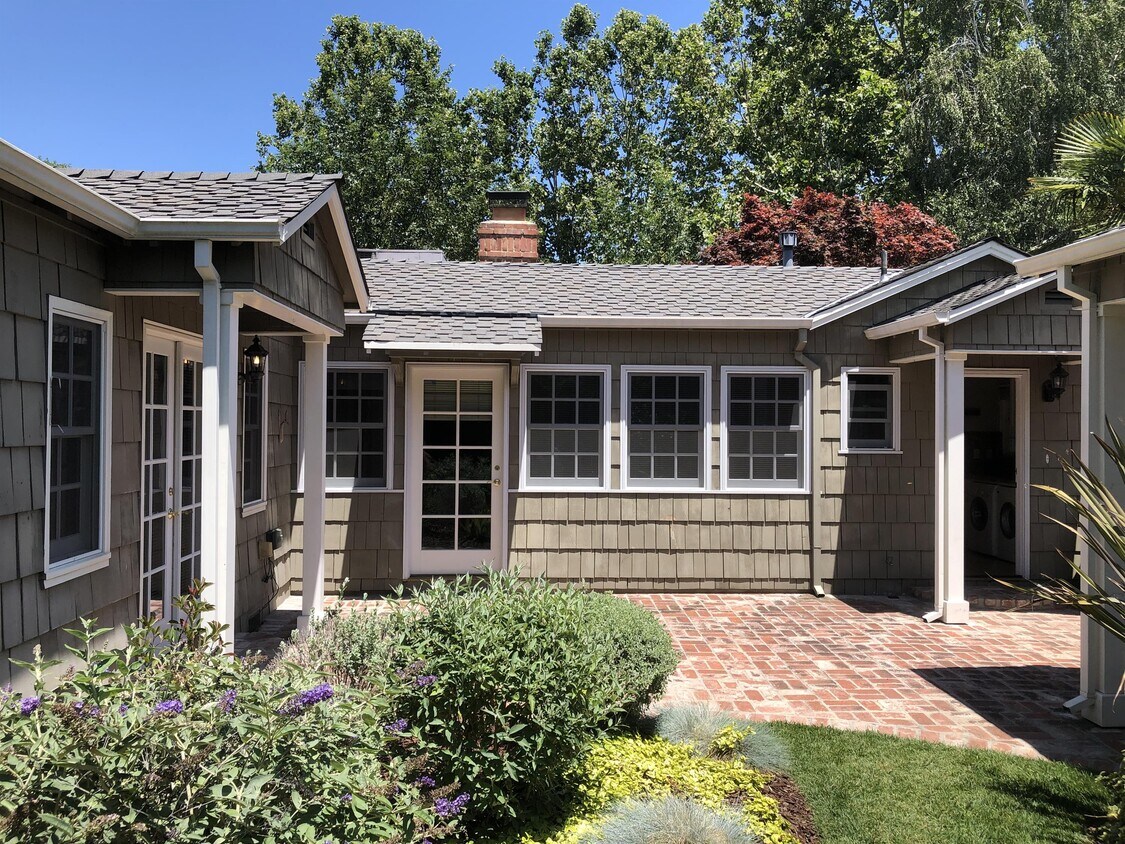 Foto principal - 1051 Cherry Ave
