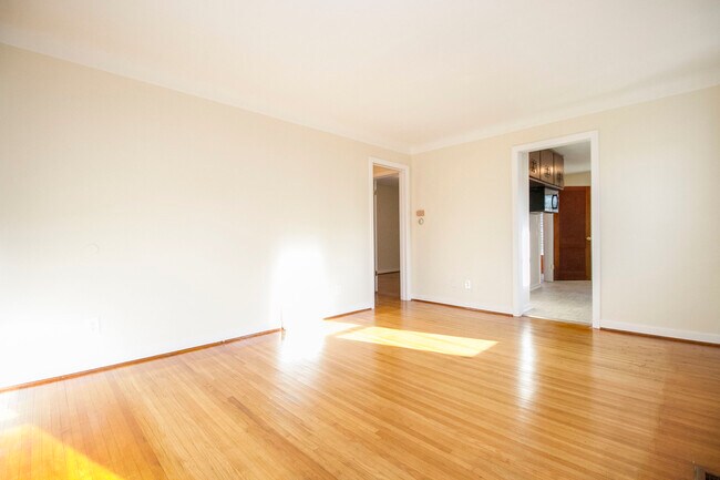 Building Photo - 2355 Ward St