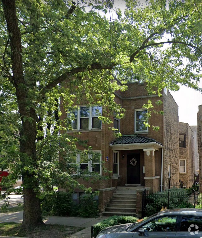 Building Photo - 2056 N Oakley Ave