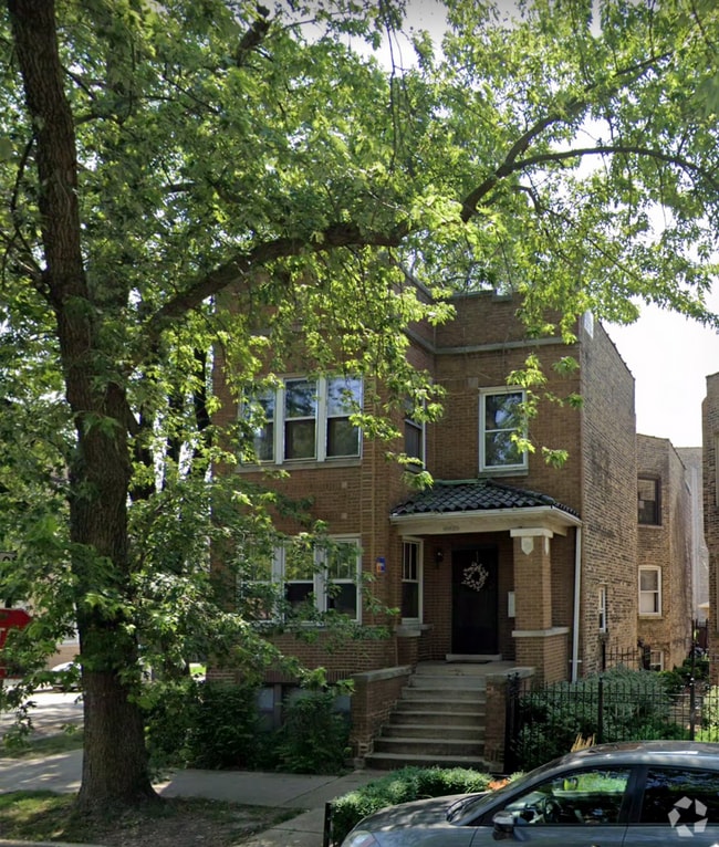 Building Photo - 2056 N Oakley Ave