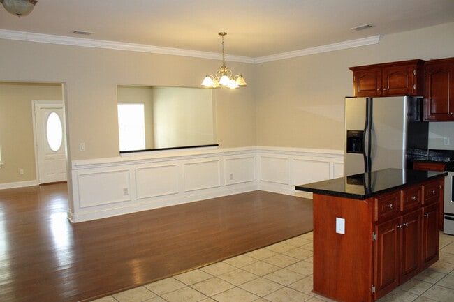 Building Photo - PRIVATE COMMUNITY IN HISTORIC POOLER