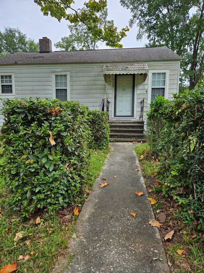 Building Photo - Lovely Home in Hanahan
