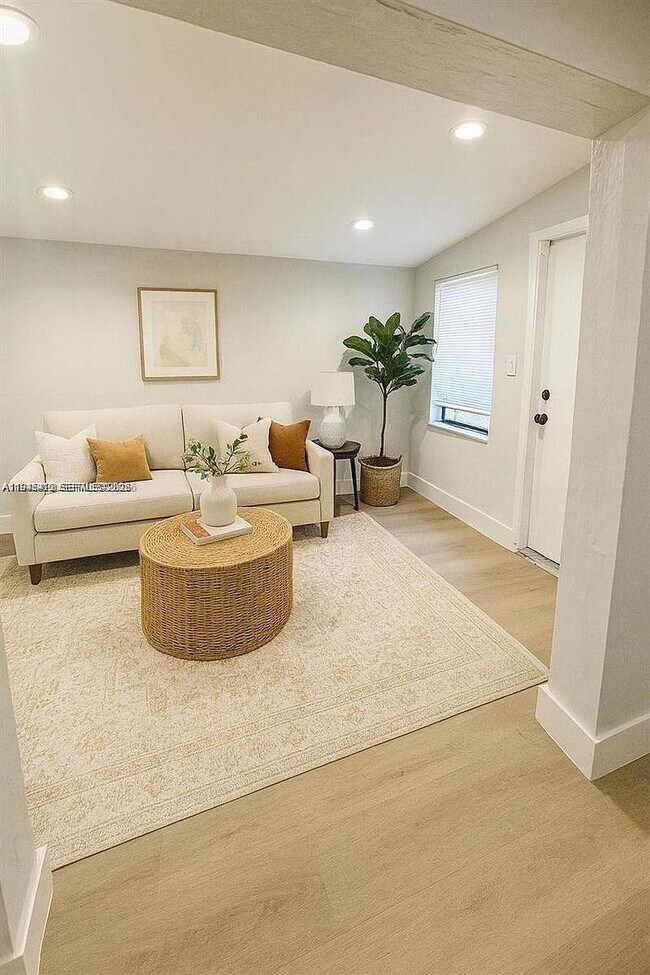 Foto del edificio - 1400 NE 43rd Ct