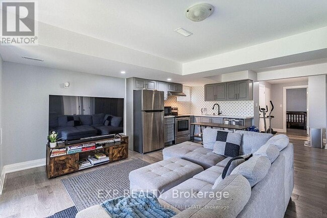 Photo du bâtiment - 30 Drew Brown Blvd