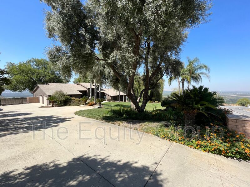 Primary Photo - 100 High Sierra Dr