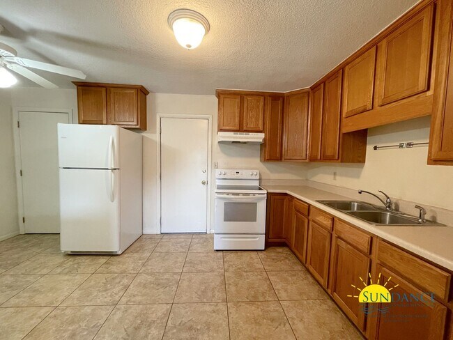 Foto del edificio - Charming 3-Bedroom plus Office located in between Hurlburt and Eglin AFB!