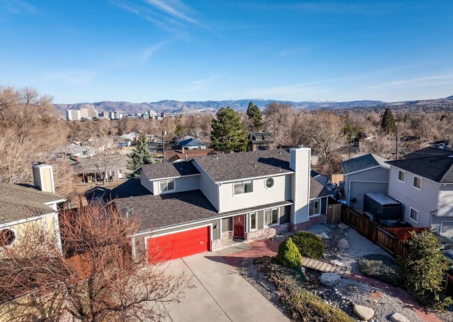 Building Photo - 3 Bed/2.5 Bath House w/ Yard Close to UNR