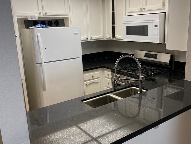 Foto del edificio - 7800 Topanga Canyon Blvd