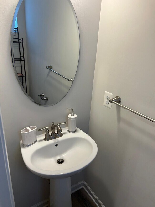 Foto del edificio - 7636 Chesham Ct