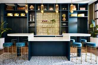 Building Photo - Reynard