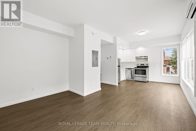 Building Photo - 506-506 Gladstone Ave