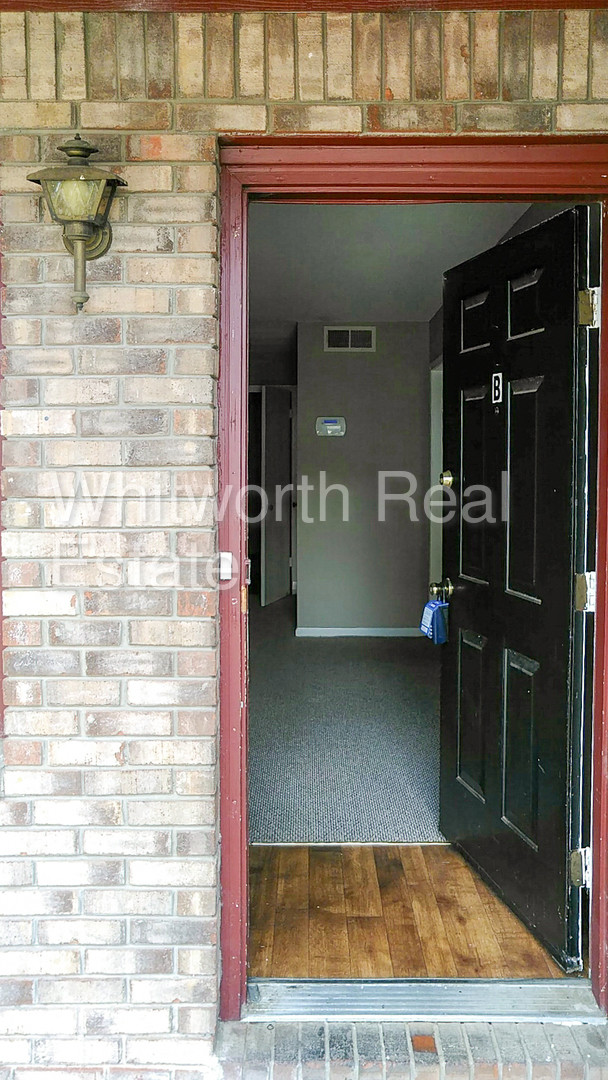 Building Photo - 624 33rd St E