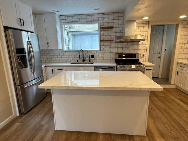 Building Photo - Leland Duplex