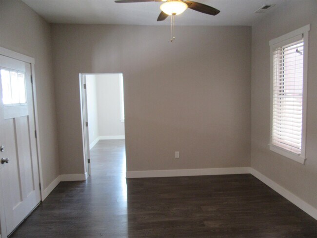 Building Photo - 244 Fern Ave N