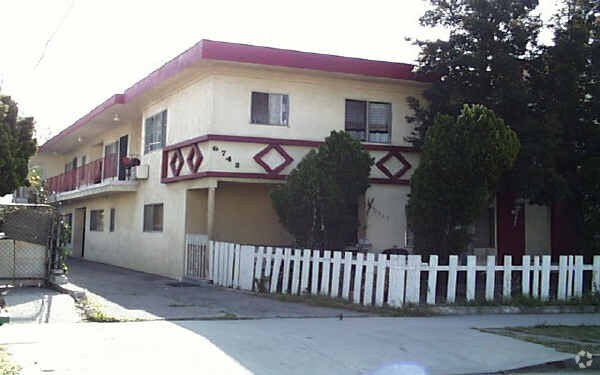 Building Photo - 6742 Farmdale Ave