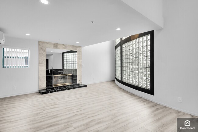 Building Photo - 5012 W 119th St