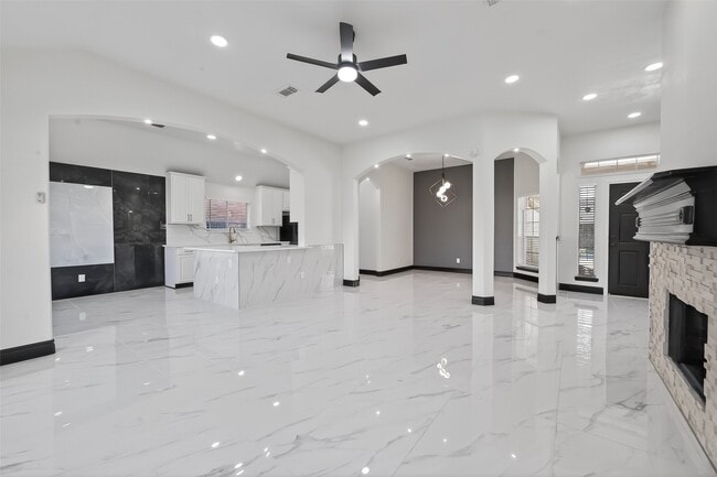 Building Photo - 10703 White Bridge Ln