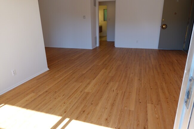 Foto del edificio - 546 N Flores St