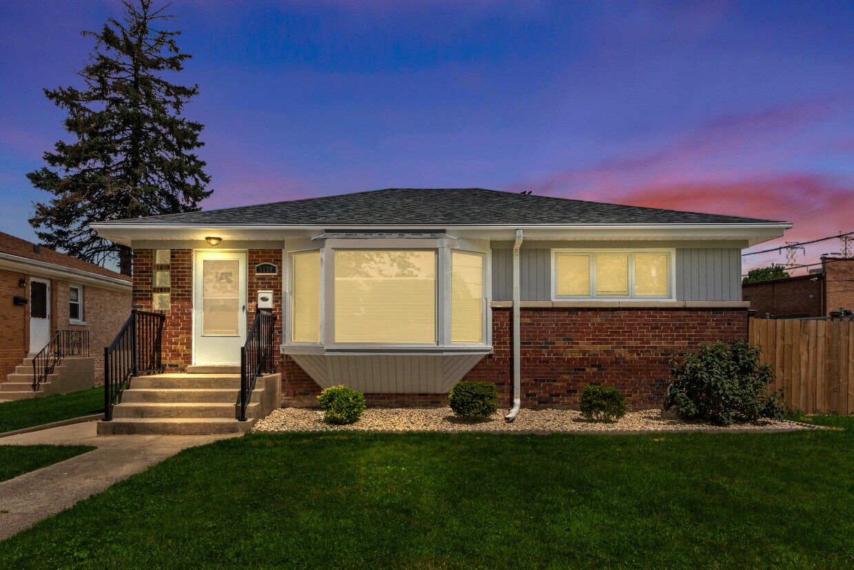 5130 Davis St, Skokie, IL 60077 House Rental in Skokie, IL