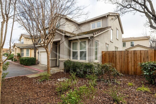 Building Photo - Spacious 3-Bedroom Home in Gated Lincoln Crossing Community