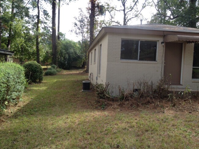 Foto del edificio - **ON HOLD**3 Bedroom / 1 Bathroom Home for Rent in East Columbus, GA***