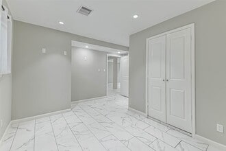 Building Photo - 6853 Chasewood Dr