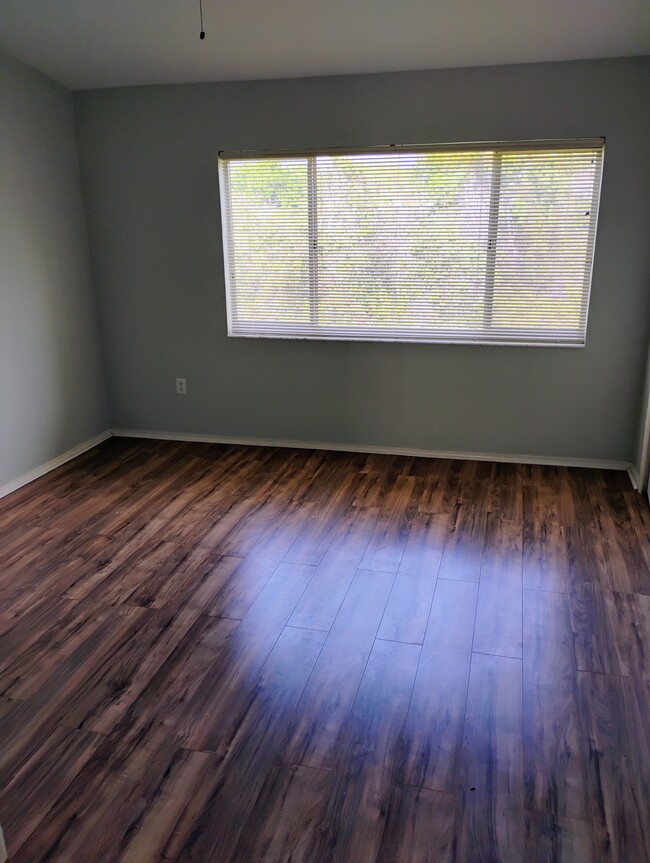 Building Photo - 1324 Standridge Dr