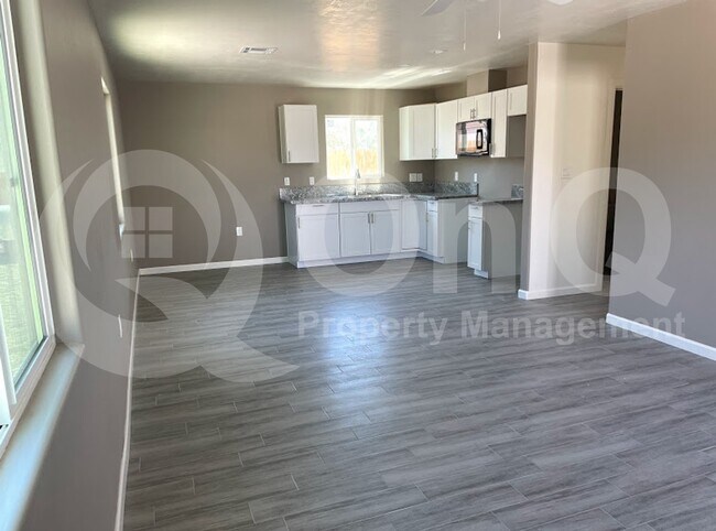 Building Photo - 207 W Oklahoma St