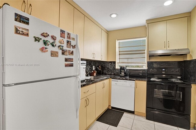 Building Photo - 7150 Indian Creek Dr