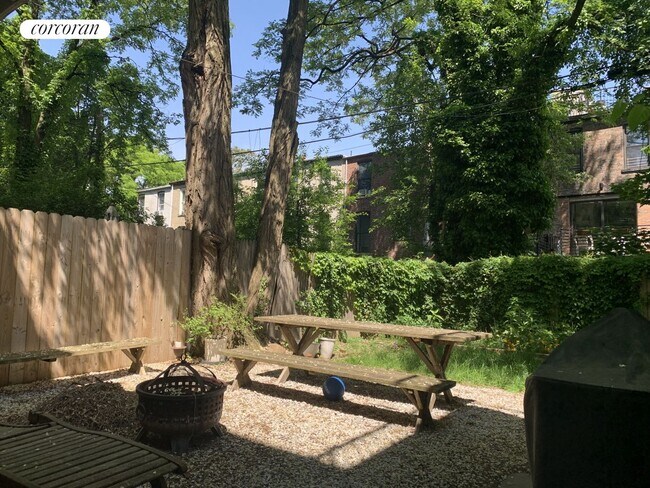 Building Photo - 727 Quincy St