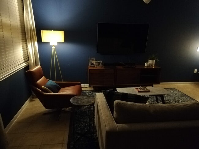 Building Photo - 2880 Donnell Dr