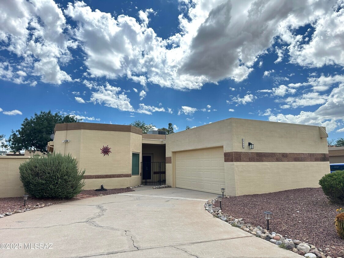 Foto principal - 8920 E Seneca St