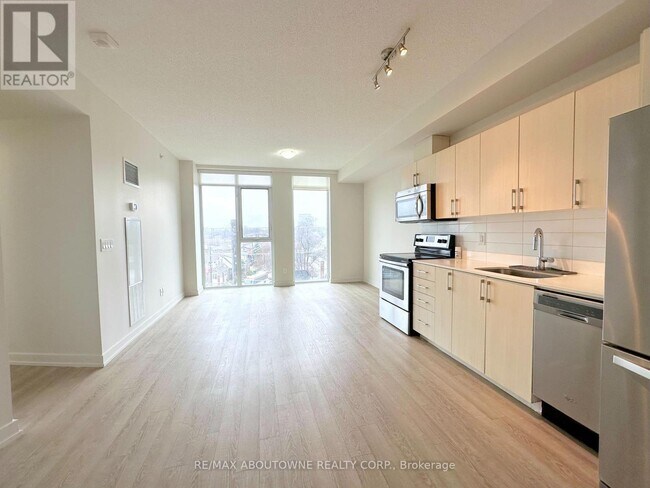 Building Photo - 763 Woodbine Ave
