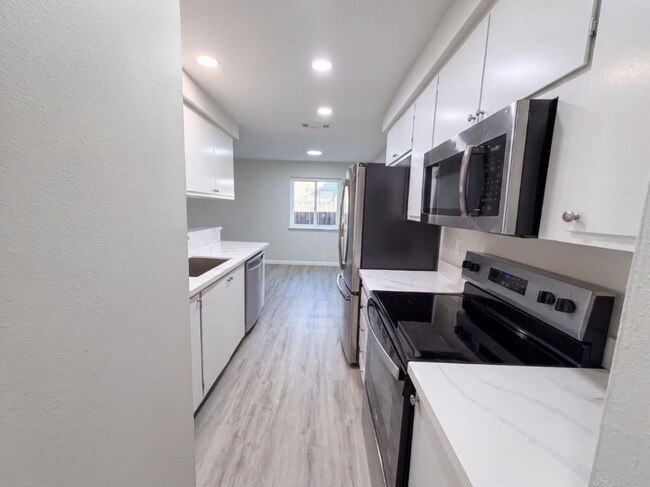 Foto del edificio - 3528 Astral Dr