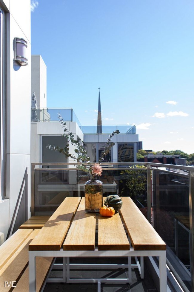Foto del edificio - 2 br, 2 bath House - 129 West 123rd St
