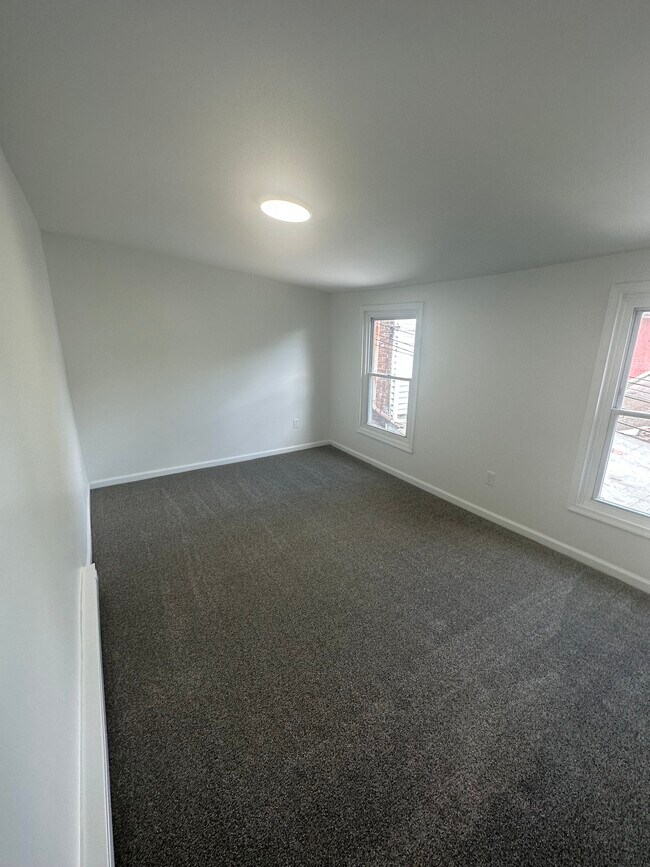 Bedroom 1 - 346 Beech St