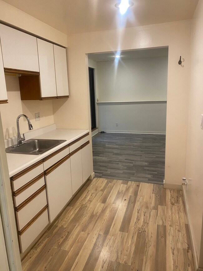 Kitchen - 2233 N Point St