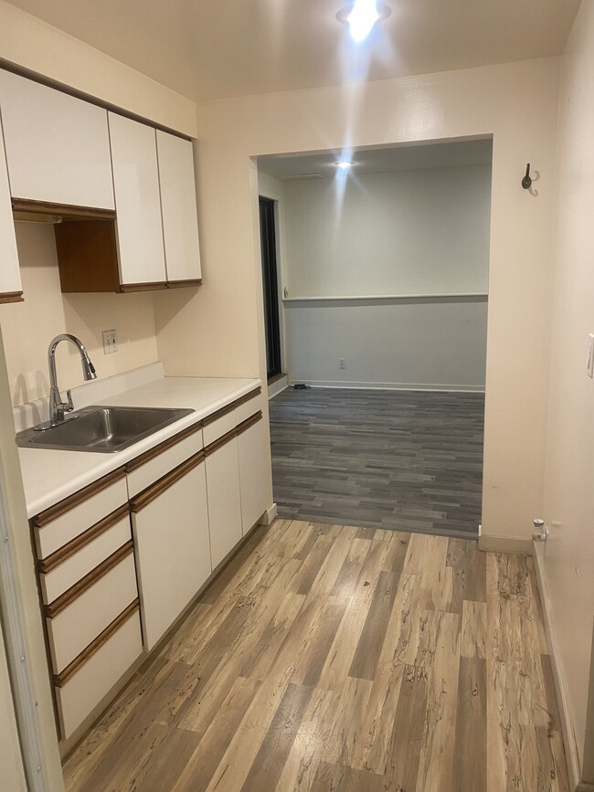 Kitchen - 2233 N Point St