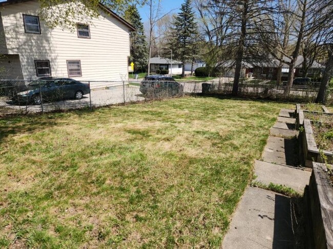 Building Photo - 6523 N 52nd St