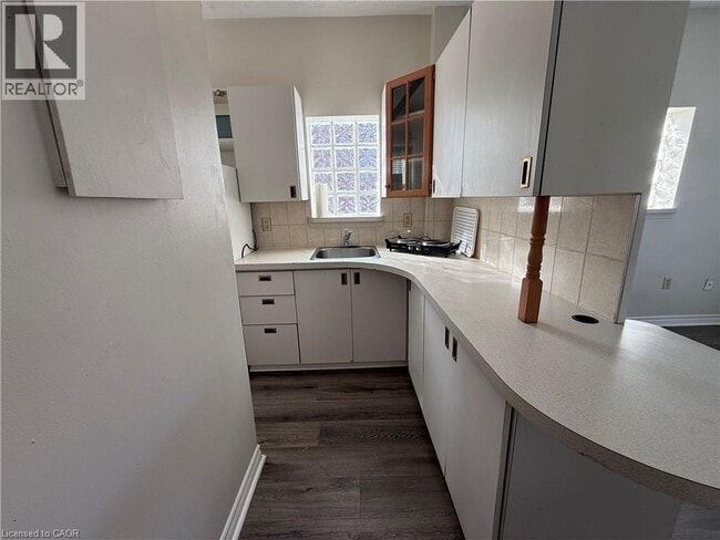 Building Photo - 279 Rosedale Ave