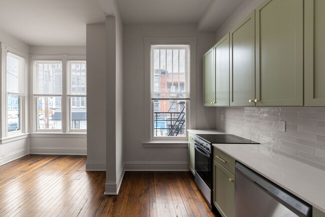 Building Photo - Cozy Urban Studio
